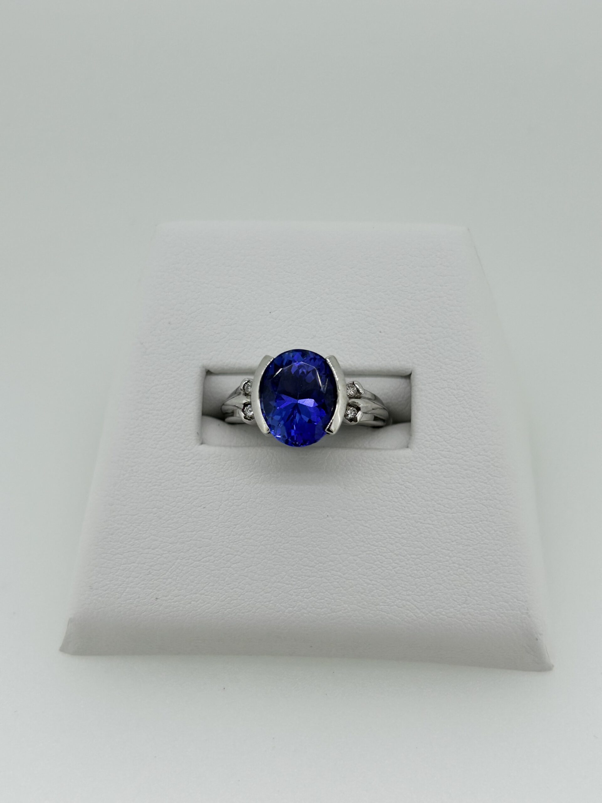 Tanzanite and Diamond Ring 26700