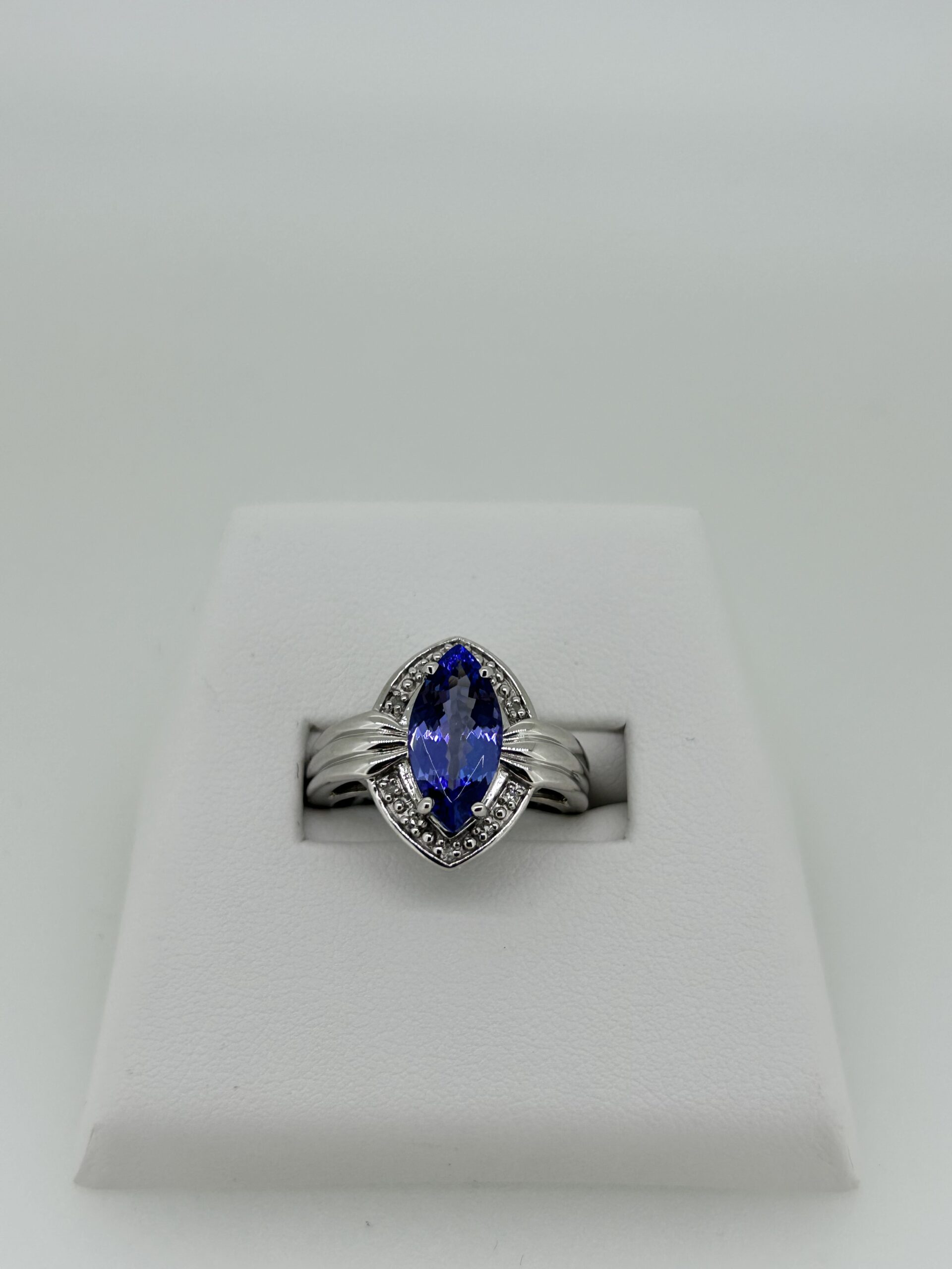 Tanzanite and Diamond Ring 26701